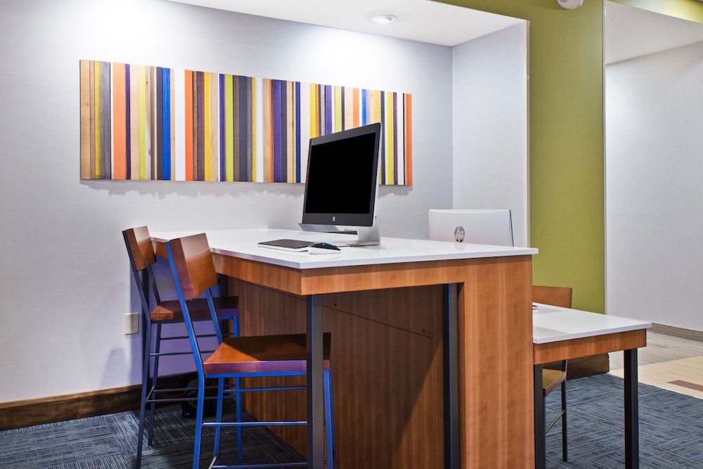 Holiday Inn Express & Suites UNIONTOWN 51/54