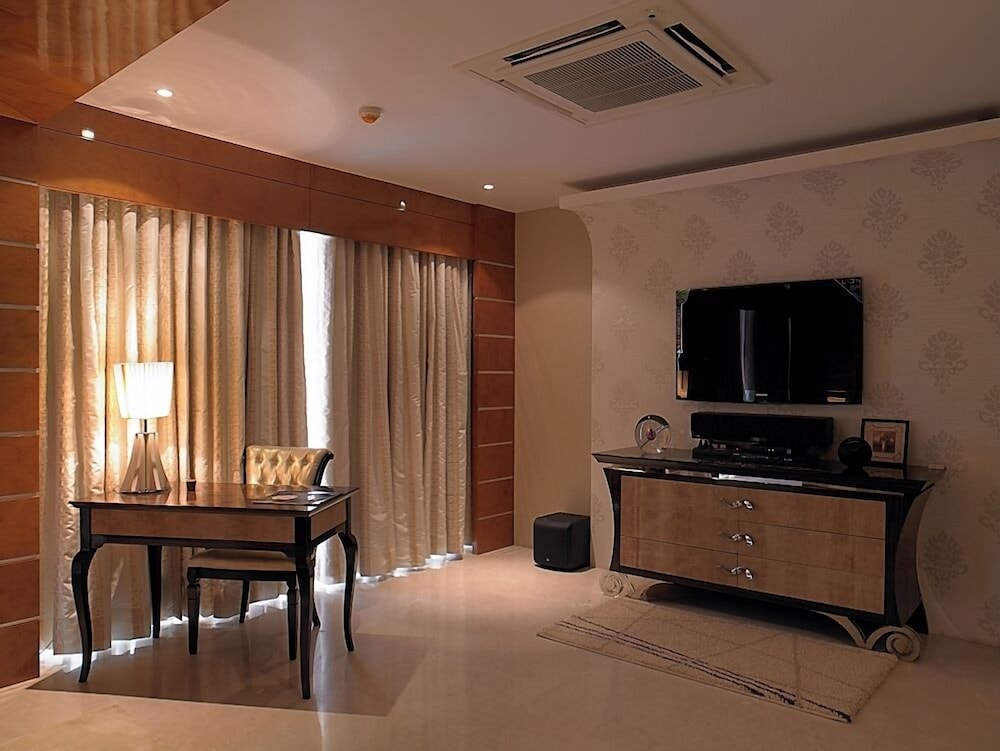 ROYAL ORCHID CENTRAL KIREETI 54/63