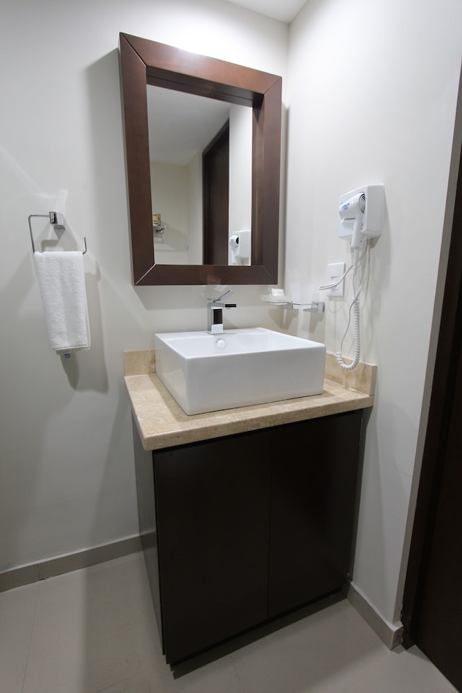 Suites Las Flores Beach Mazatlan 48/50