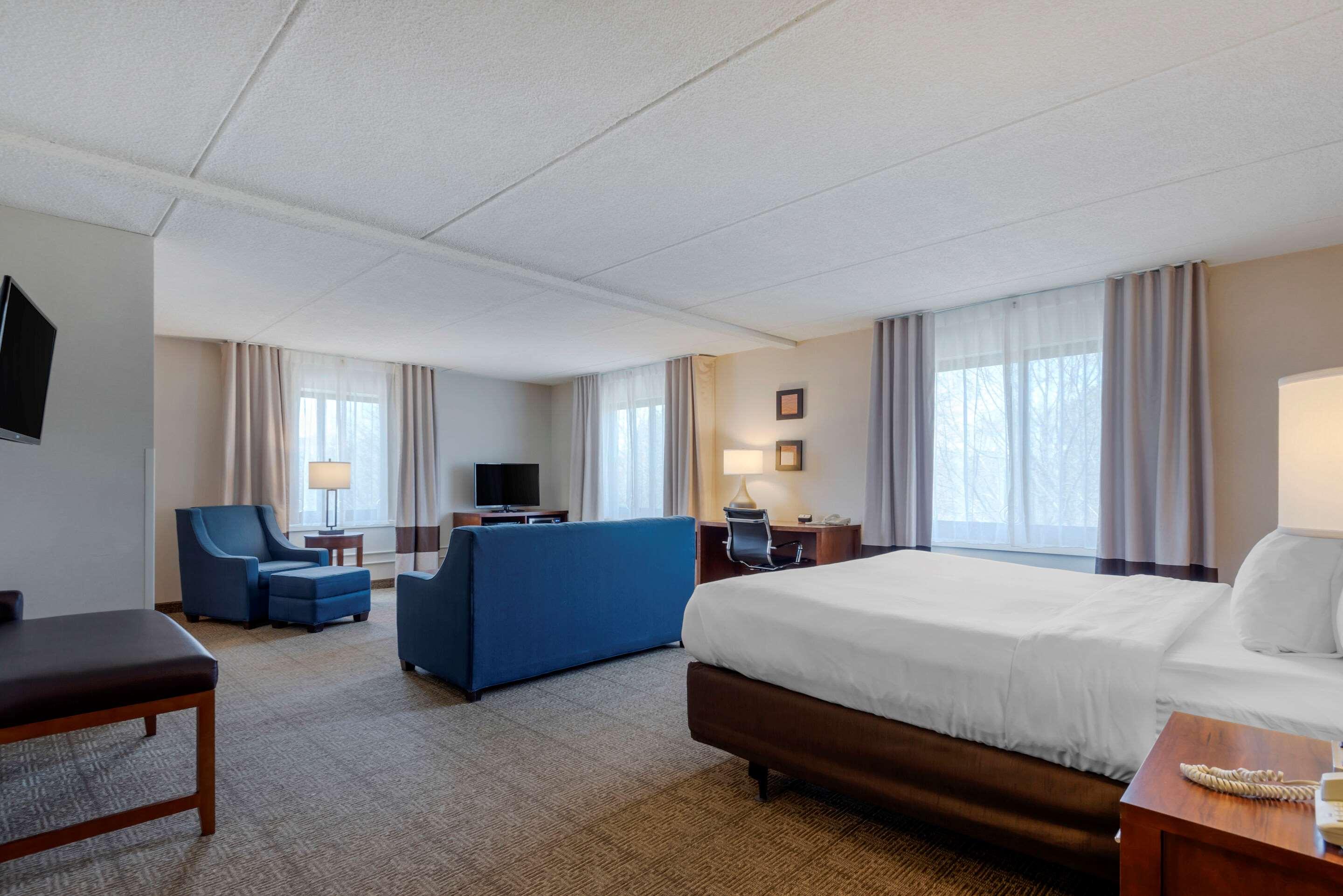 UPGRADE, SUITE, KING BED, ACCESSIBLE
