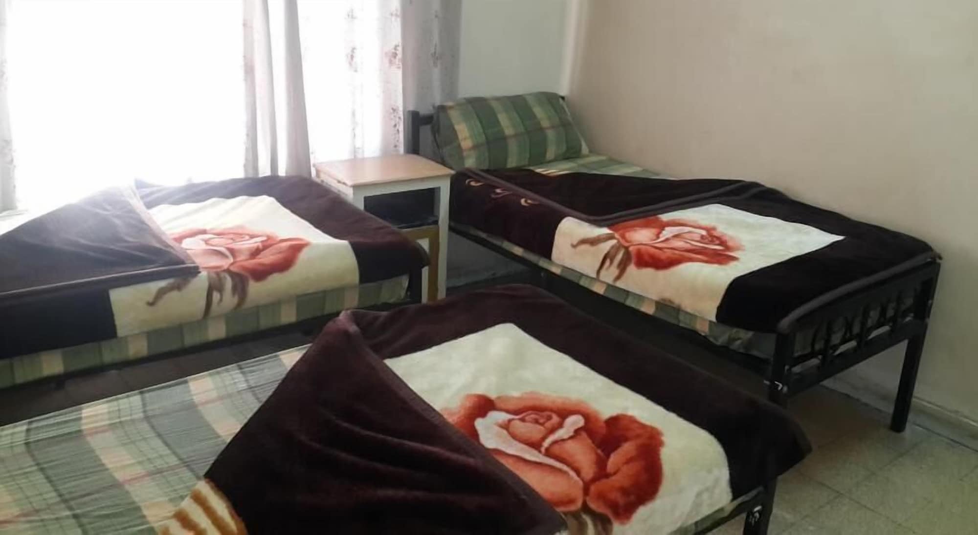 ROOM, QUADRUPLE, MULTIPLE BEDS, SHARED BATHROOM