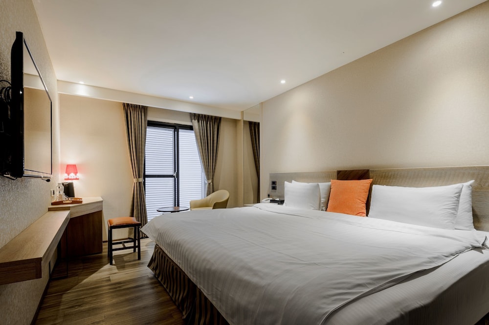 Lan Kwai Fong Garden Hotel 13/66
