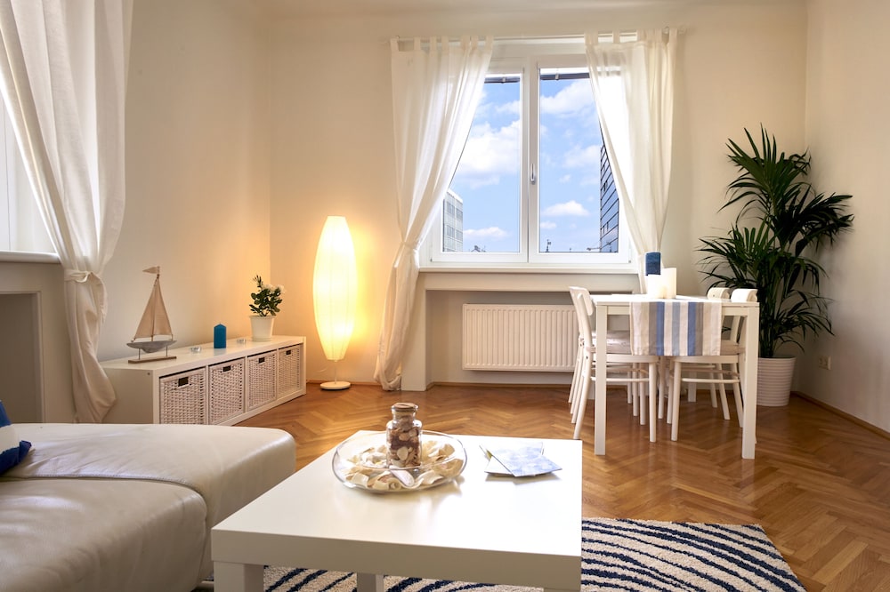 Opera City Center Apartments 43/50