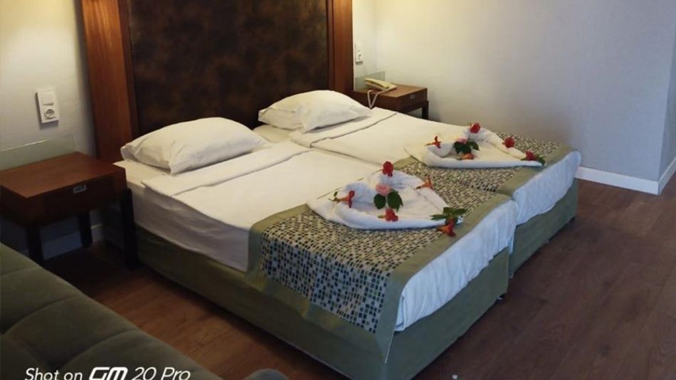 More Hotel 16/34