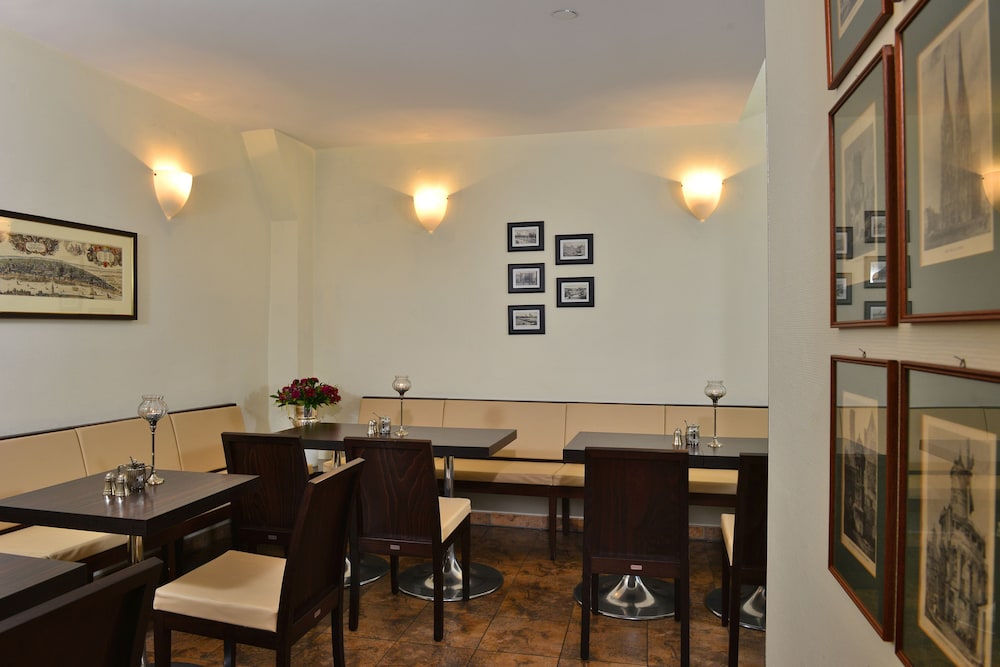 DOMSTERN HOTEL 54/64