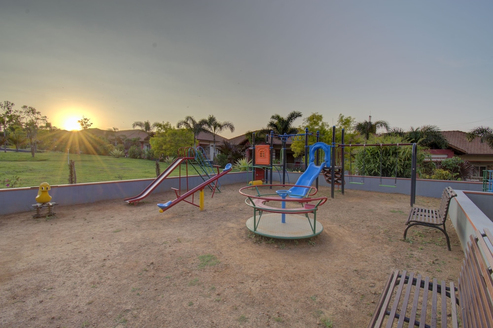 LEISURE VACATIONS WOODSTOCK VILLAS 40/50