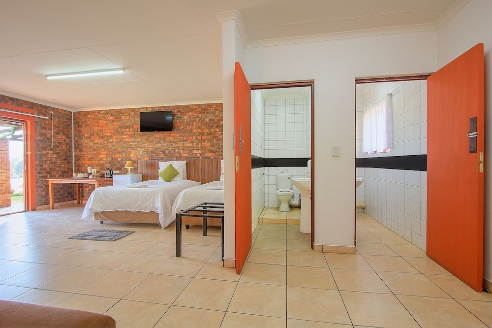 Airport Game Lodge 26/81