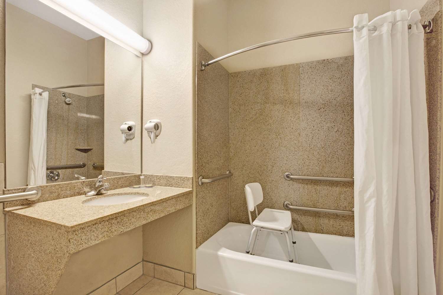 Super 8 by Wyndham IAH West/Greenspoint 29/31