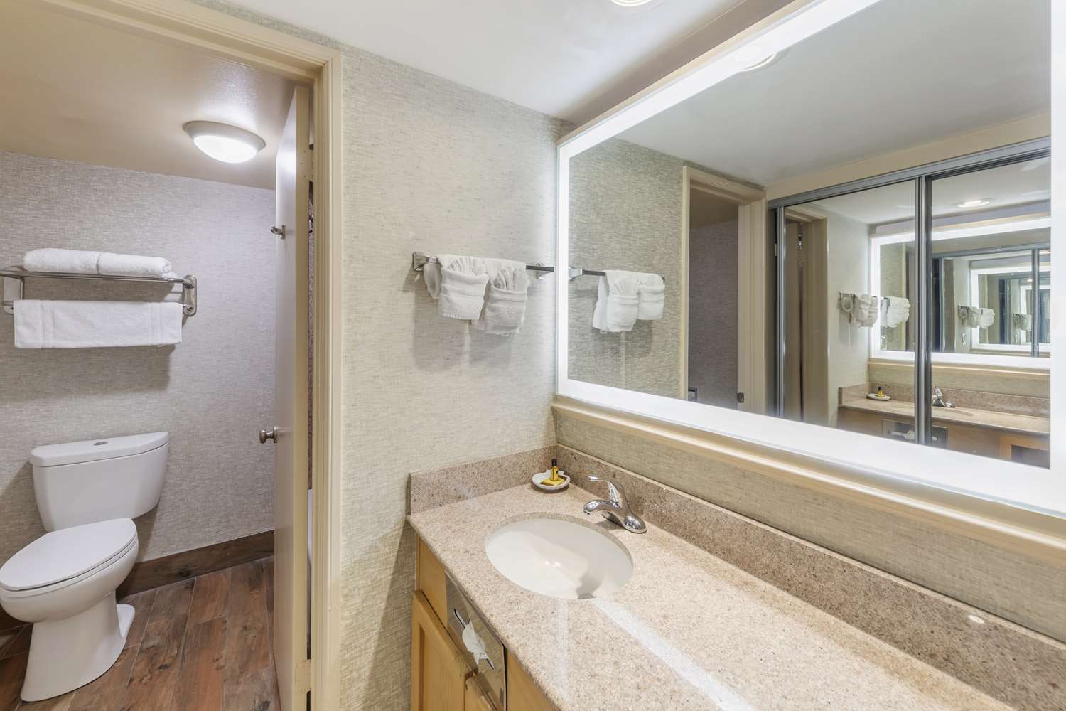 Best Western Plus Hill House 42/43