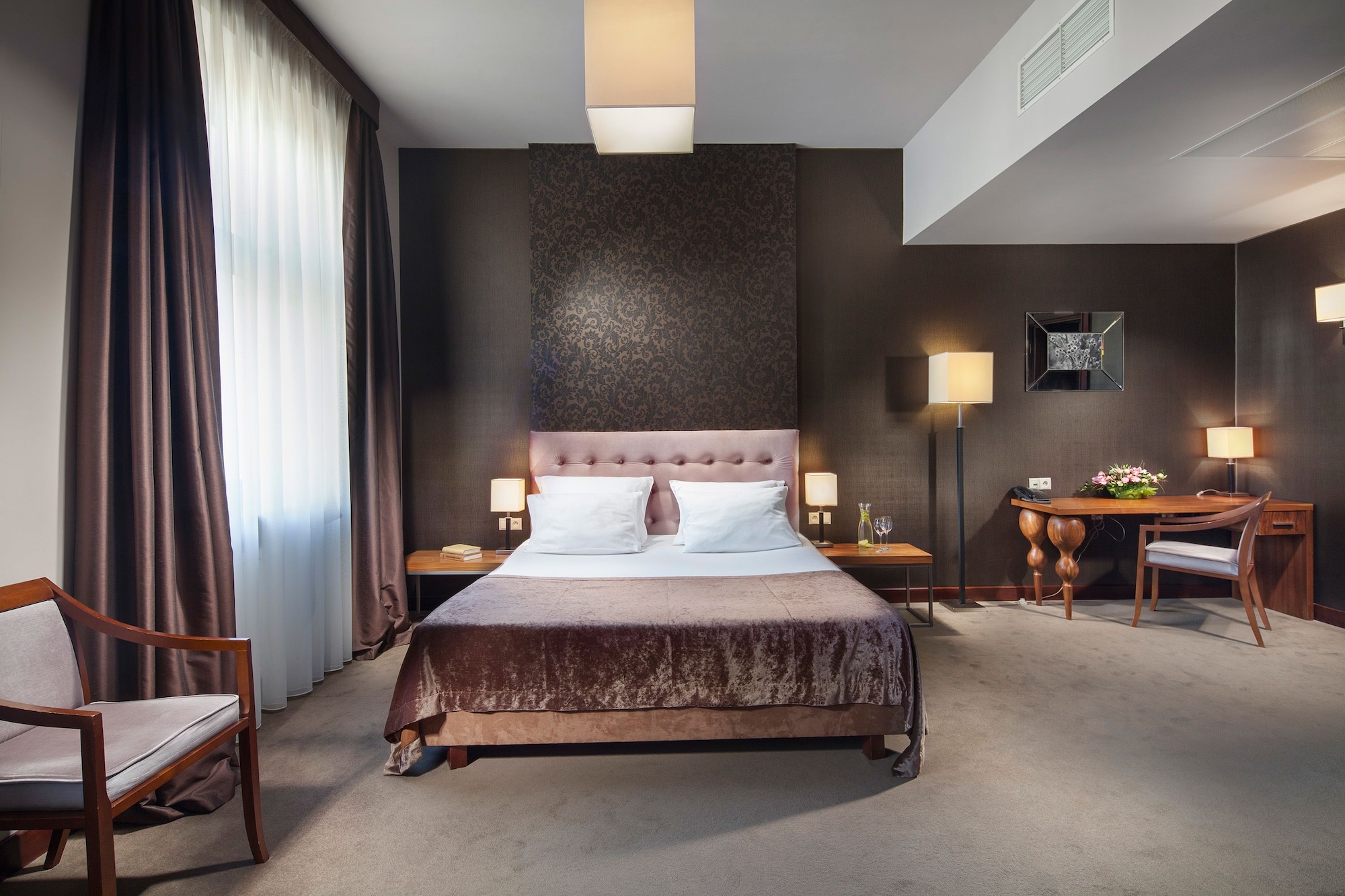 Deluxe, Queen Bed