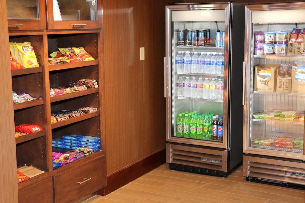 Fairfield Inn Suites By Marriott Bowling Green 30/33