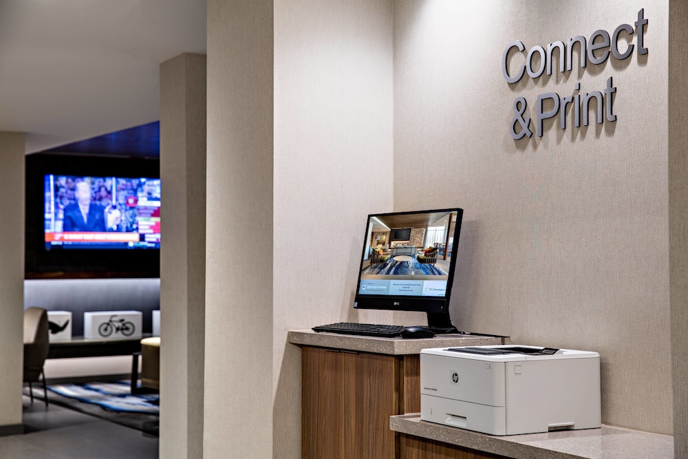 Fairfield Inn & Suites By Marriott Fayetteville 16/18
