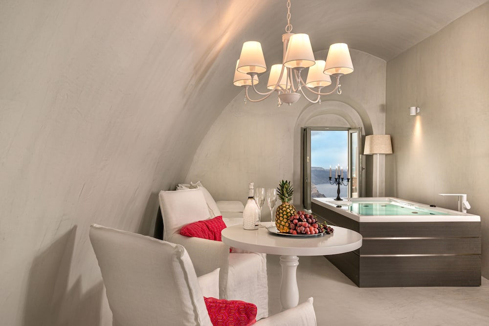 Mythical Blue Luxury Suites 17/50