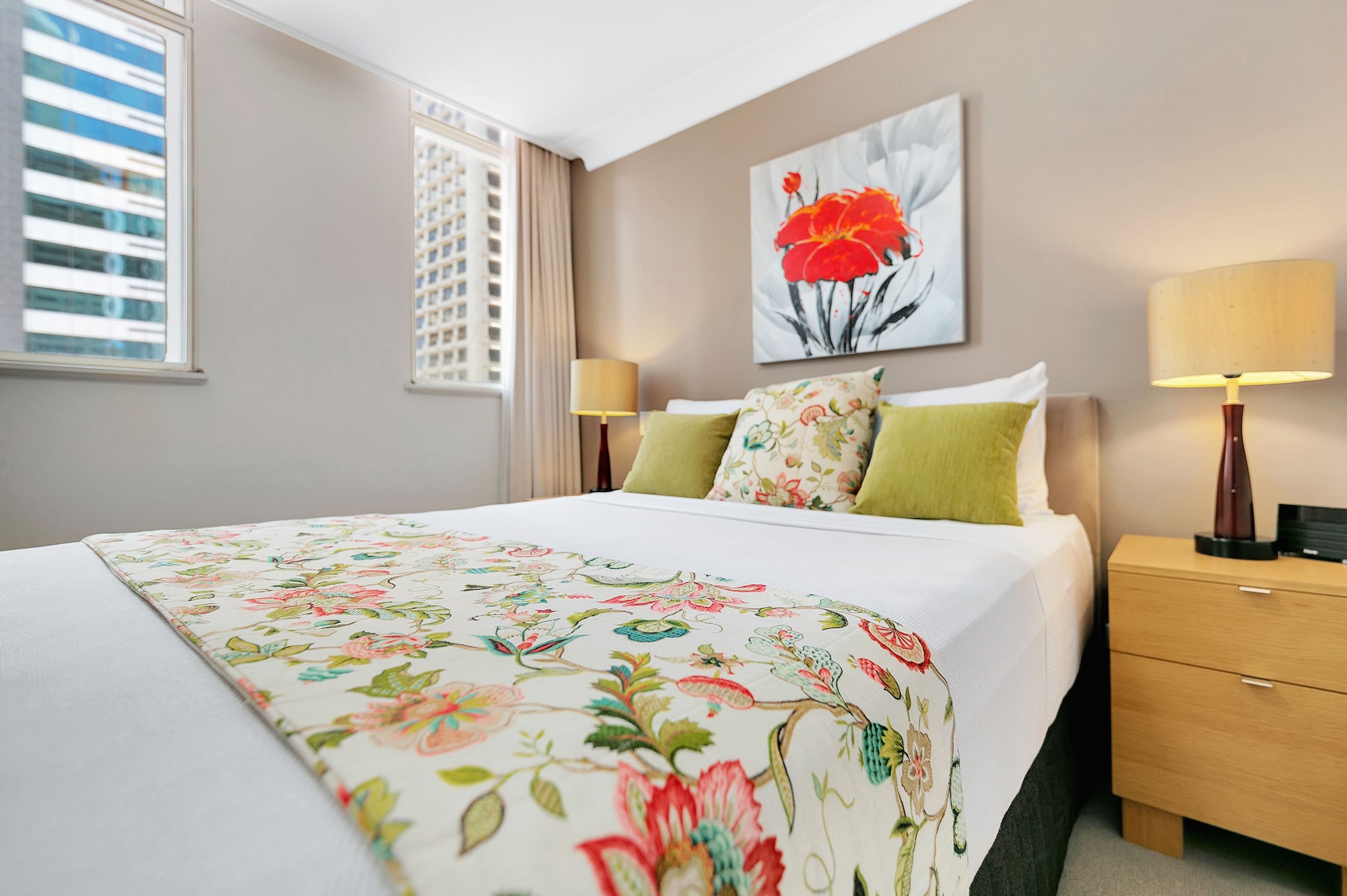 ROOM, QUEEN BED