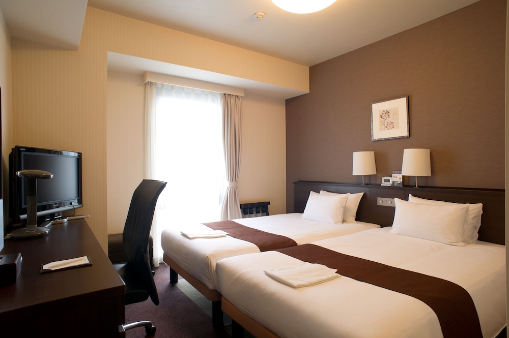 ROOM, SINGLE, TWIN BEDS