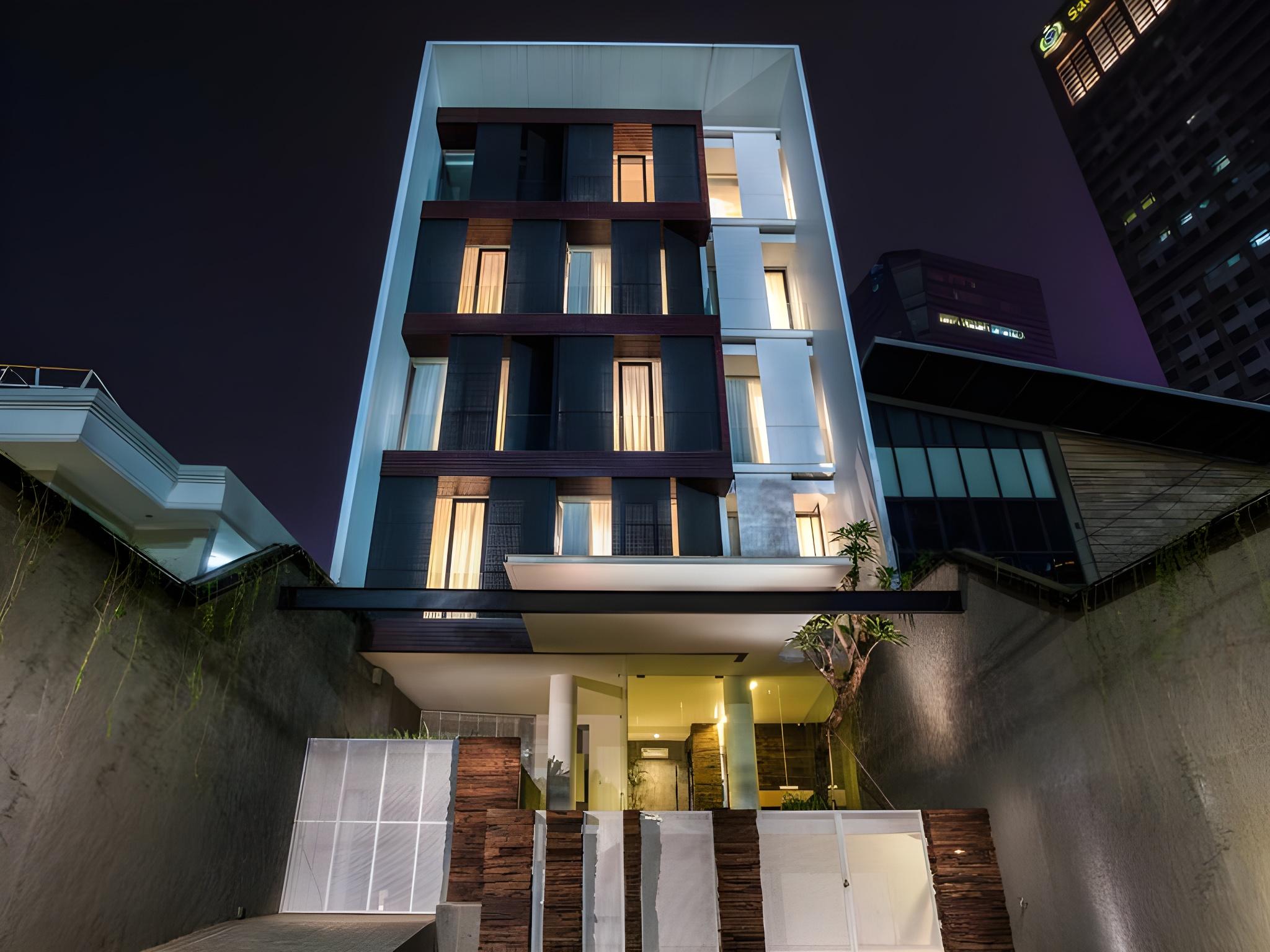 Upscale Suites 2/26