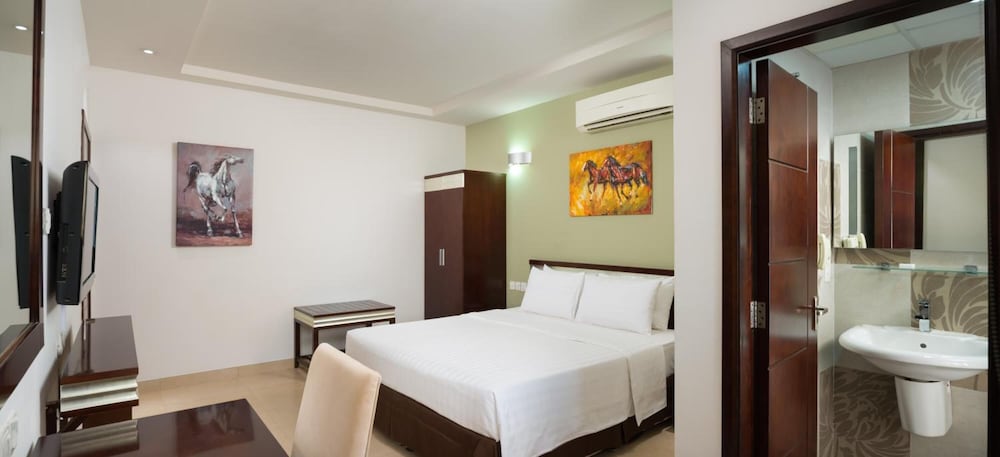 Muscat Dunes Hotel 7/44