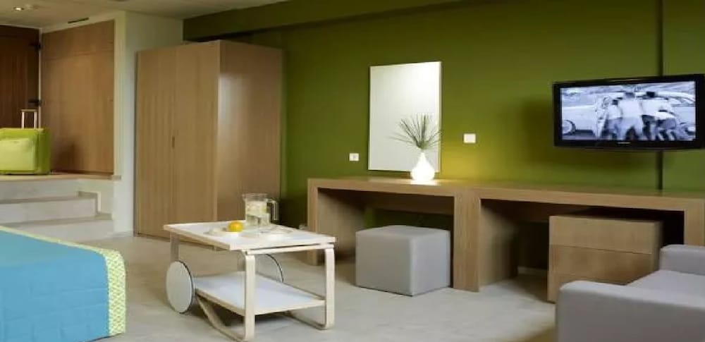 THALATTA SEASIDE HOTEL 28/73
