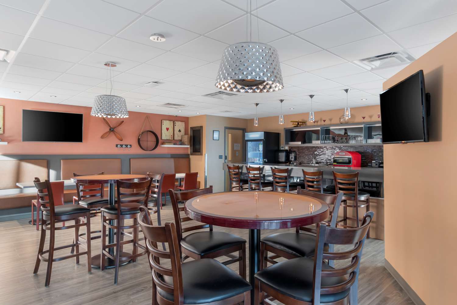Best Western Plus Airport Inn and Suites 30/46