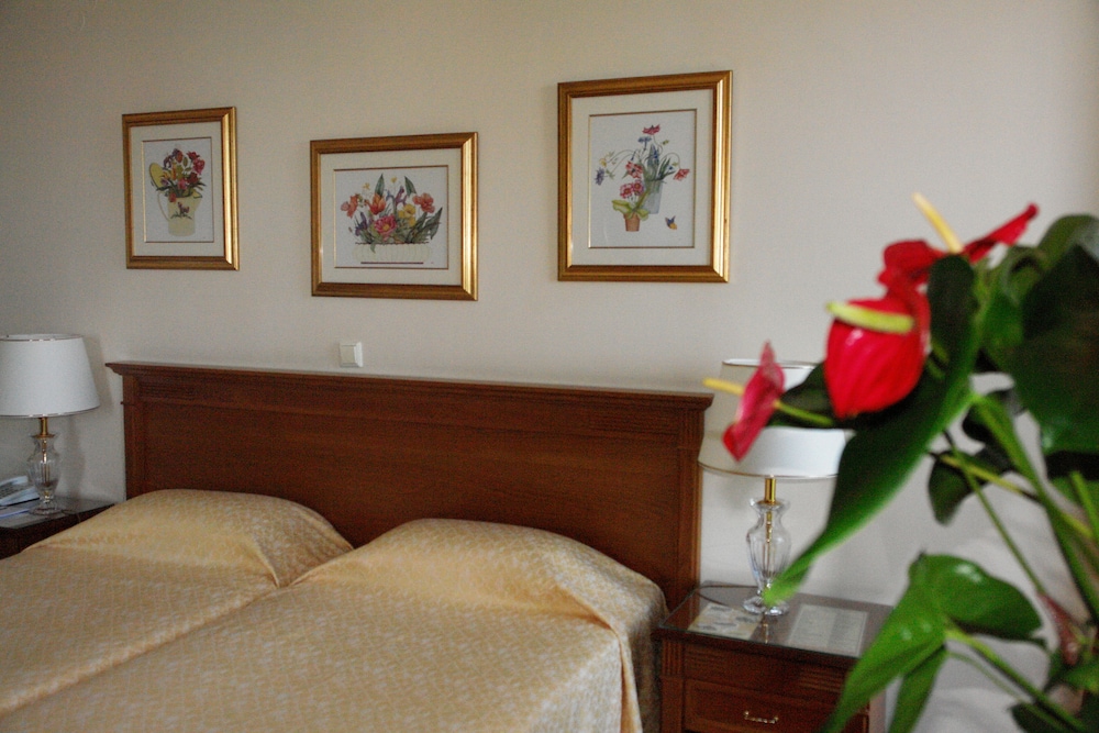 Cavalieri Hotel 8/67