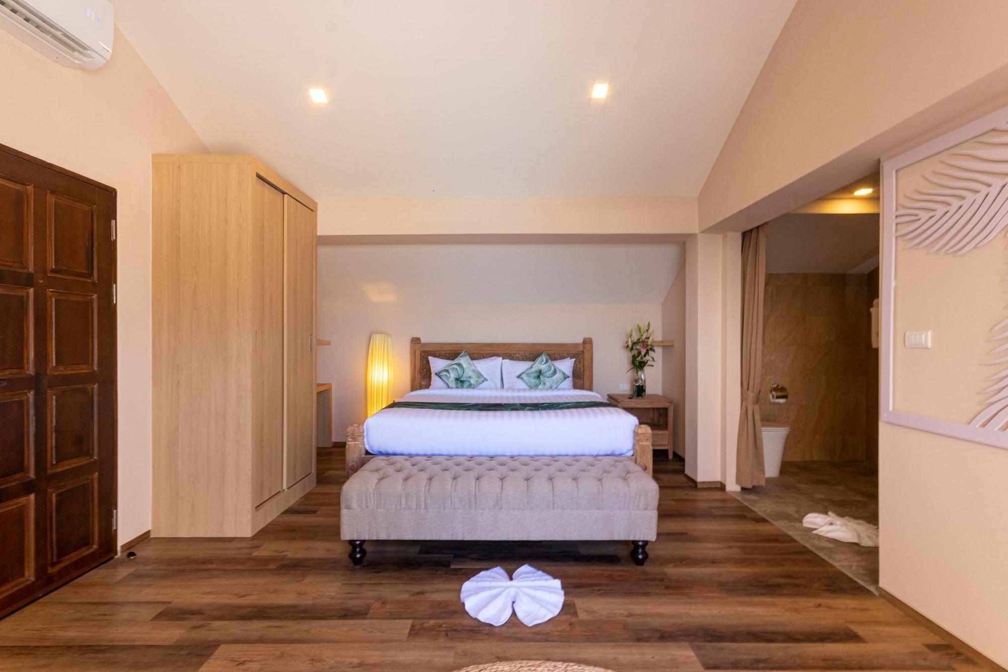 Deluxe Seaside View Room