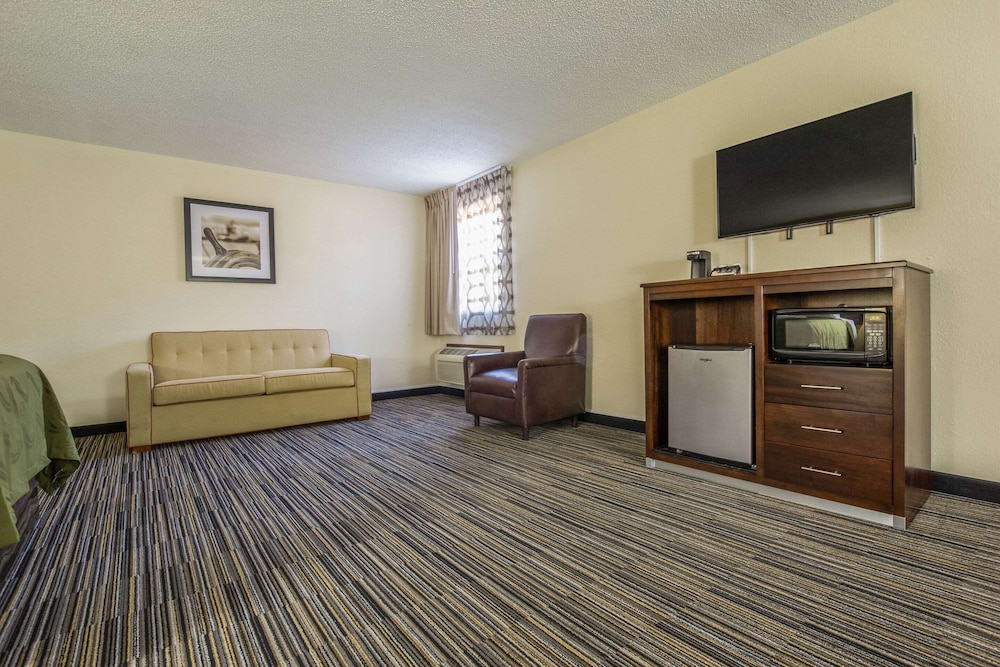 Quality Inn Grayville, IL 16/35