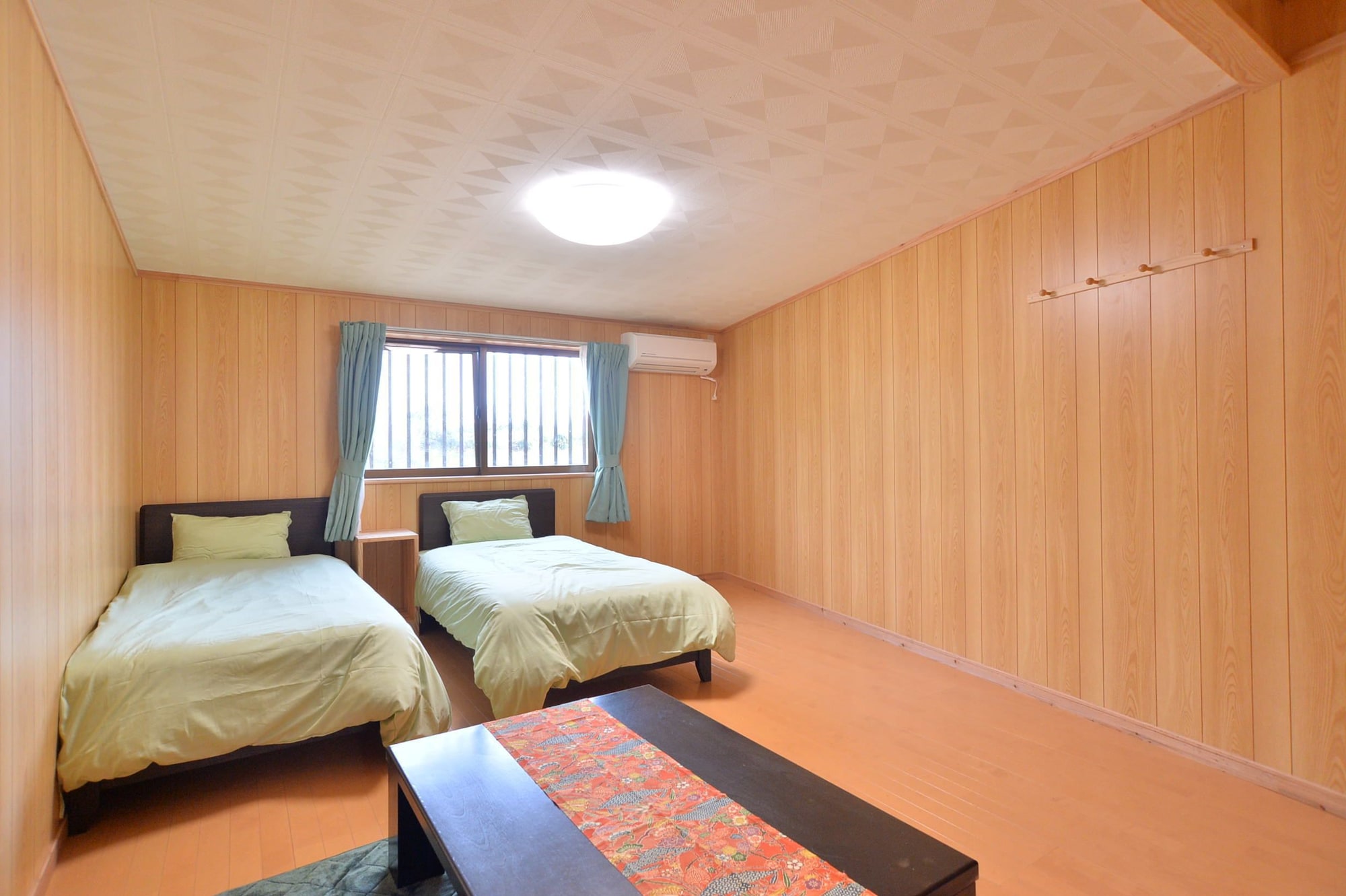 TWIN BEDS