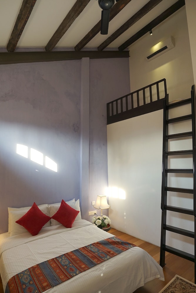 Spices Hotel 8/33