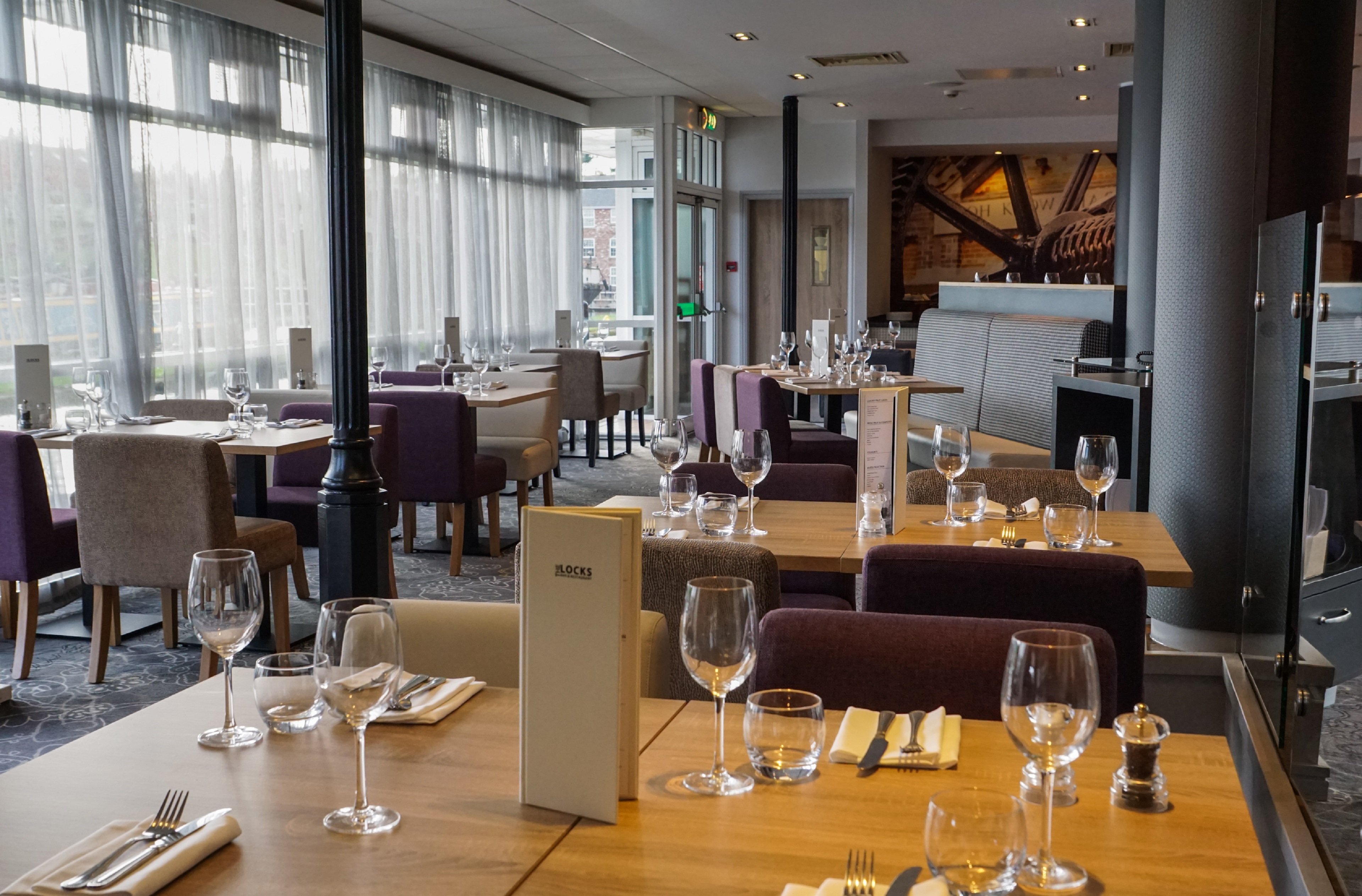 Holiday Inn Ellesmere Port Cheshire Oaks 20/48