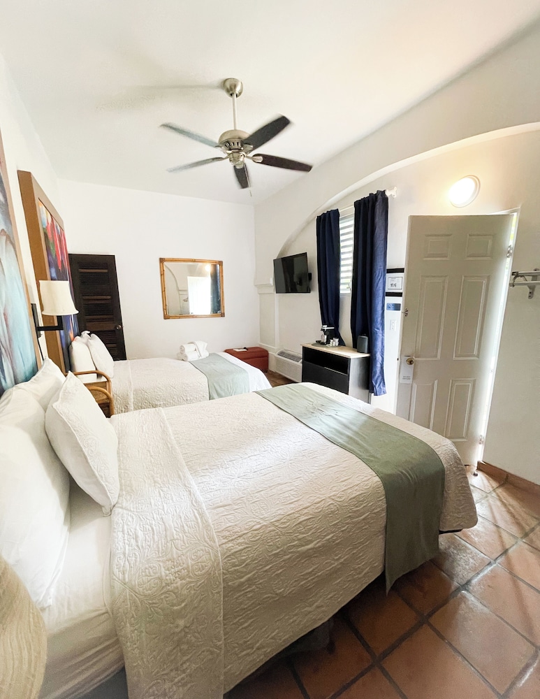 At Wind Chimes Boutique Hotel 17/77