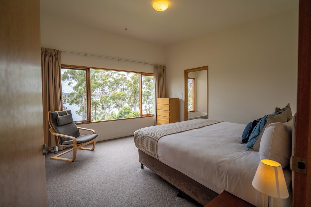Stewarts Bay Lodge 27/65