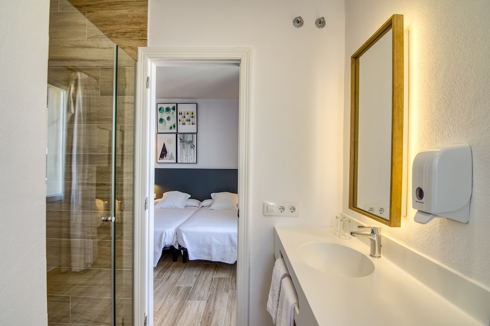 Hostal La Isla 23/32