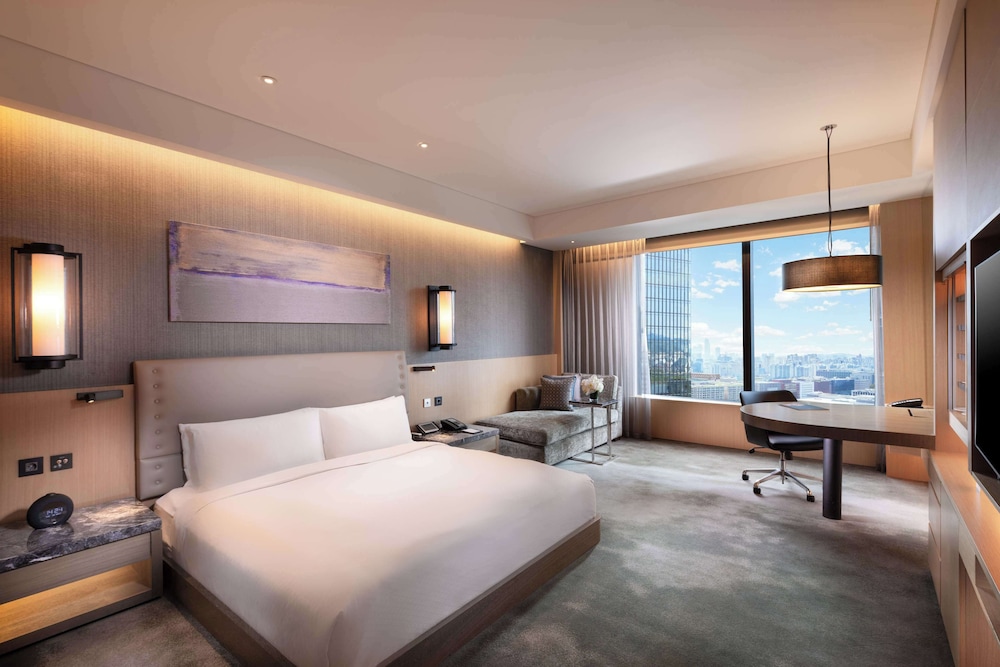 EXECUTIVE, KING BED, CITY VIEW