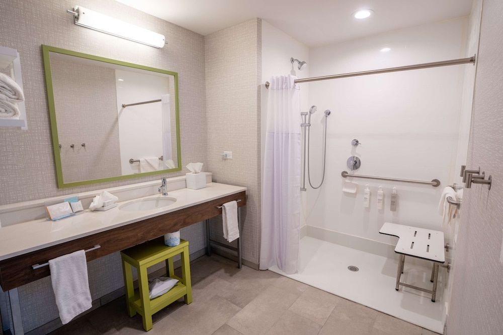 Studio, King Bed, Sofa, Accessible, Hampton Inn Huntley Chicago 6/8