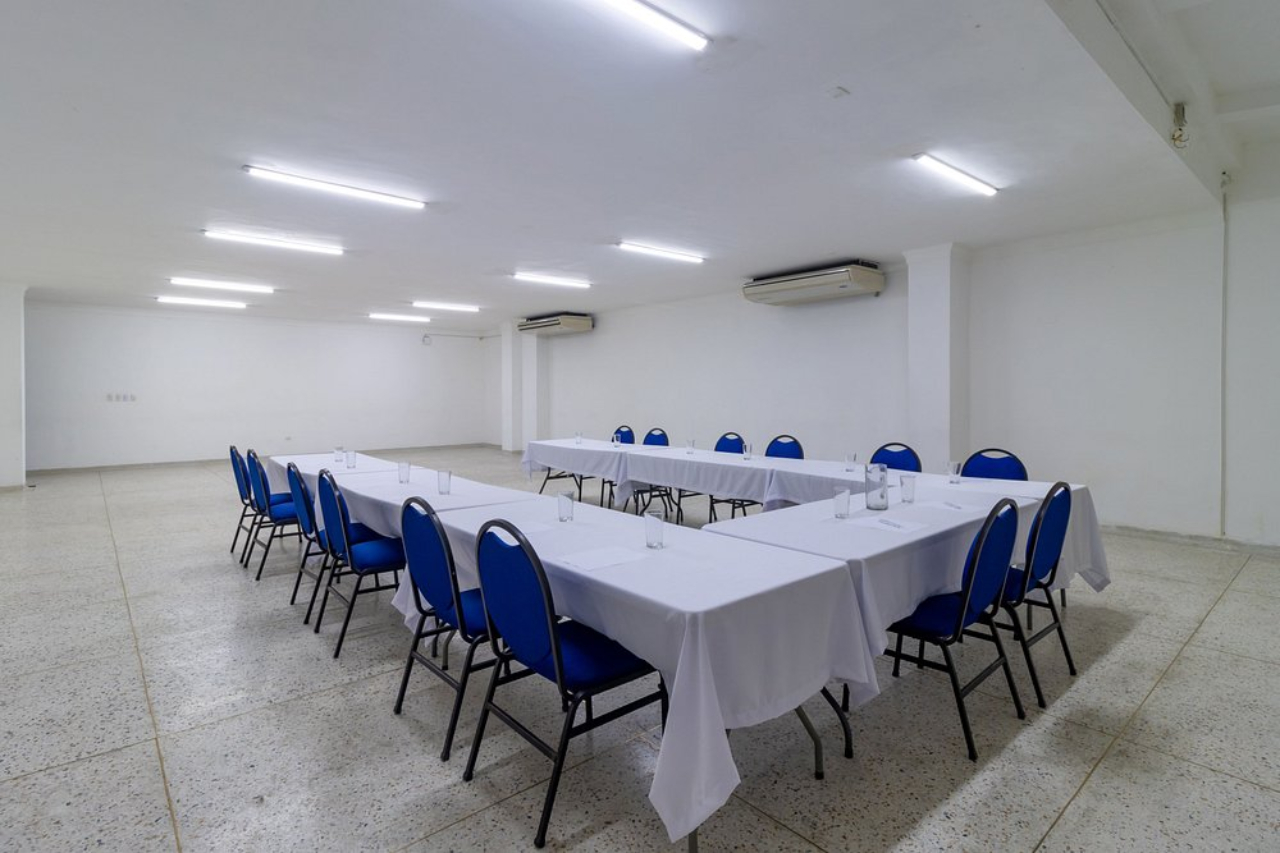 Hotel Axis Inn By GEH Suites 28/30