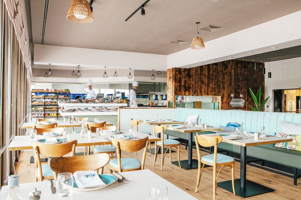 restaurant cafeteria