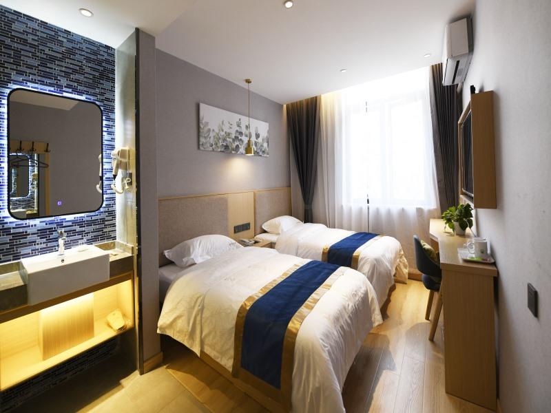 Shell Shanghai Normal University Hongcao Road Metro Station Guiping Road Hotel 15/24
