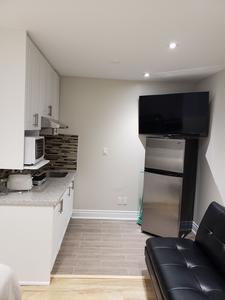 Toronto Rooms And Suites 24/49