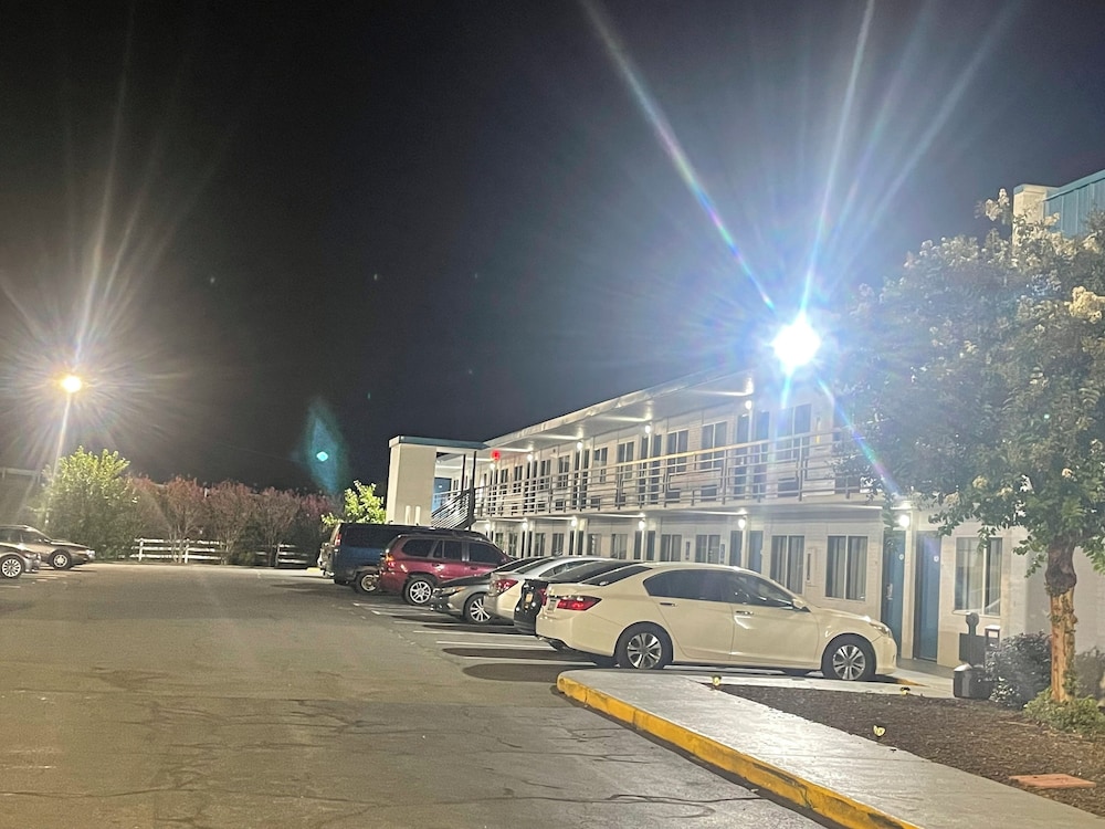 Baymont by Wyndham Rock Hill 44/52