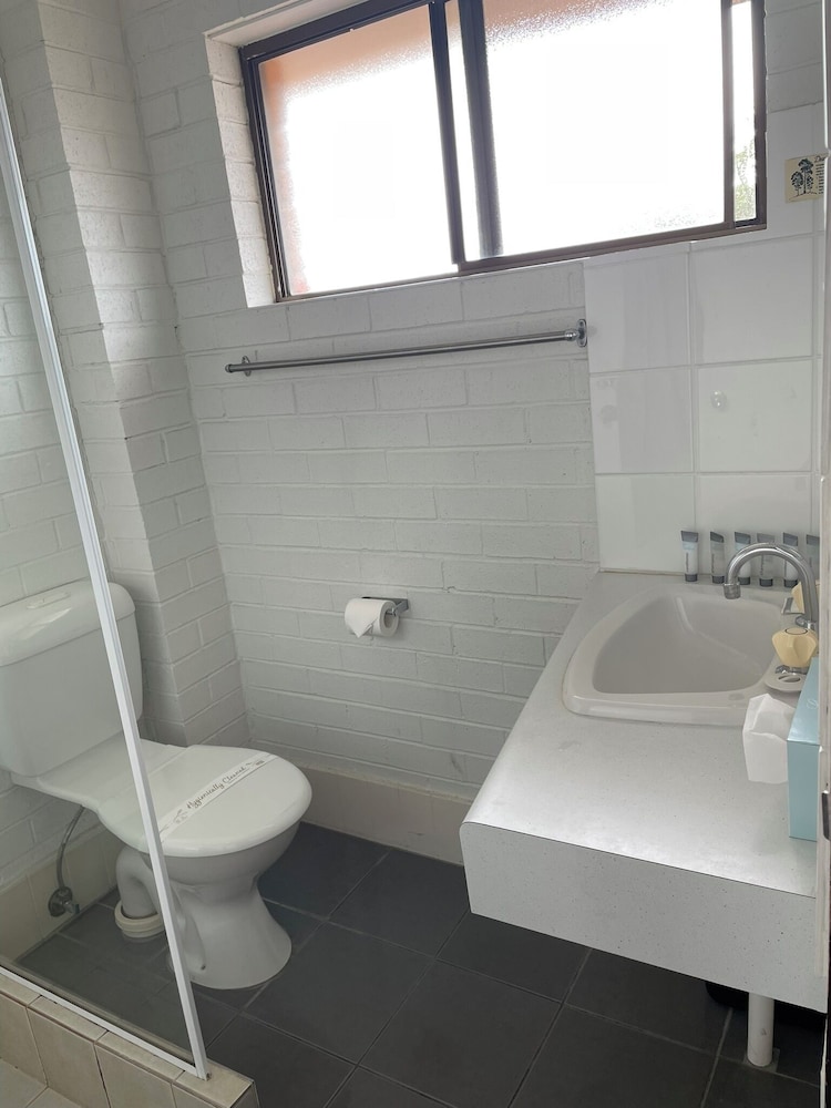 Coastal Bay Motel 62/66
