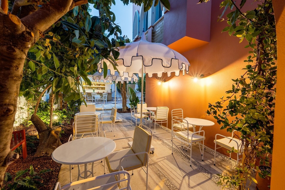 Yonca Anjelika Otel +12 33/50