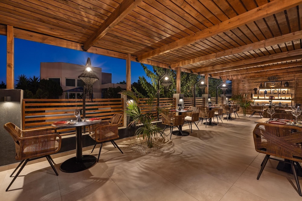 Cabana Blu Lifestyle Boutique Hotel & Suites 33/65