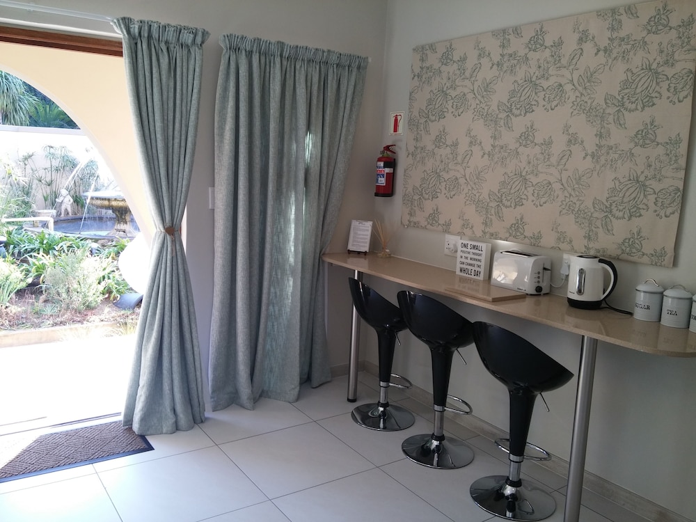Dunton Guest House 50/50