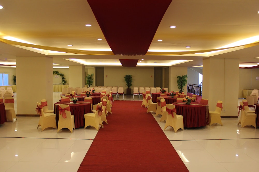 Grand Asia Hotel 39/43