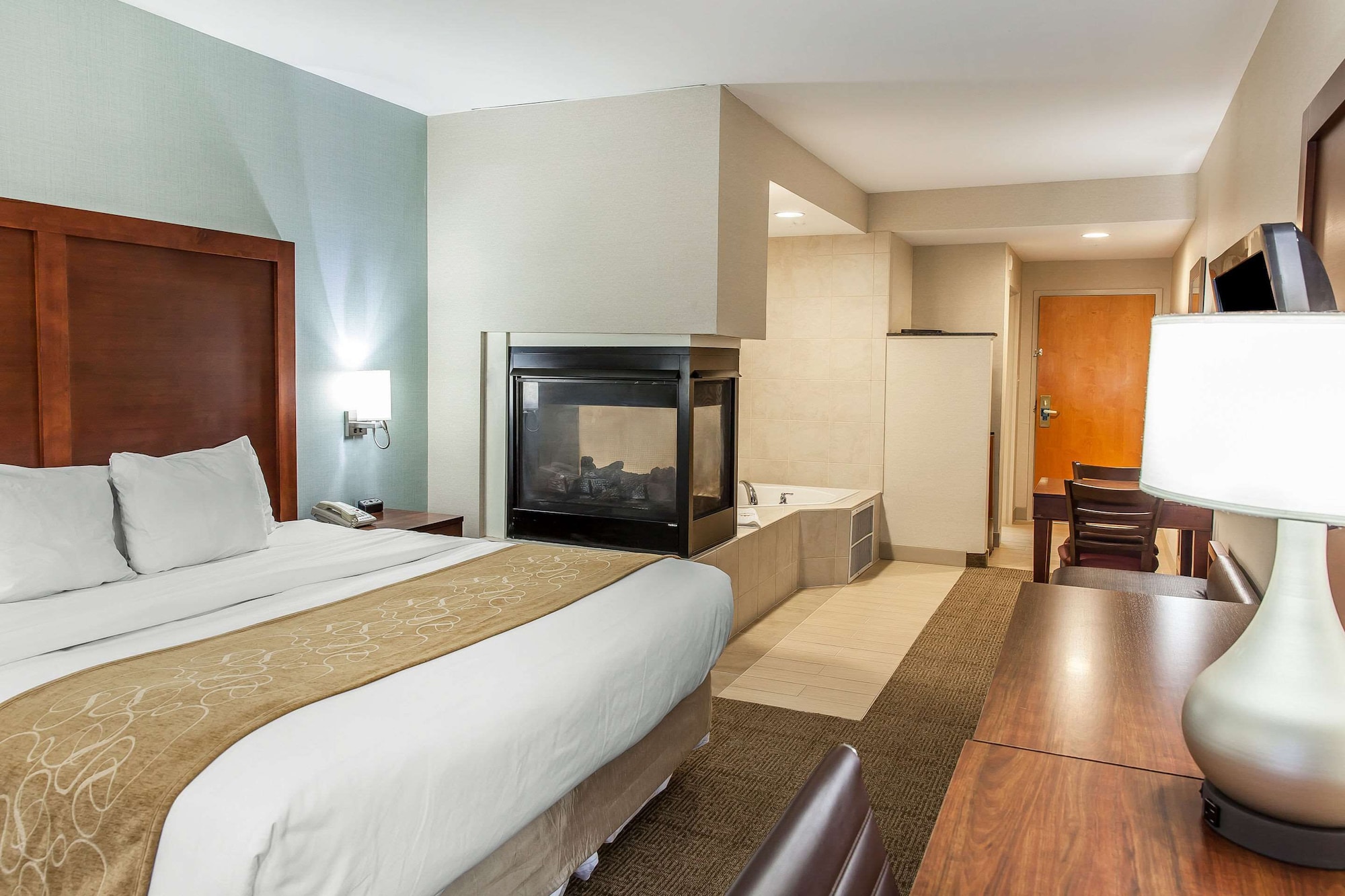 SUITE, KING BED