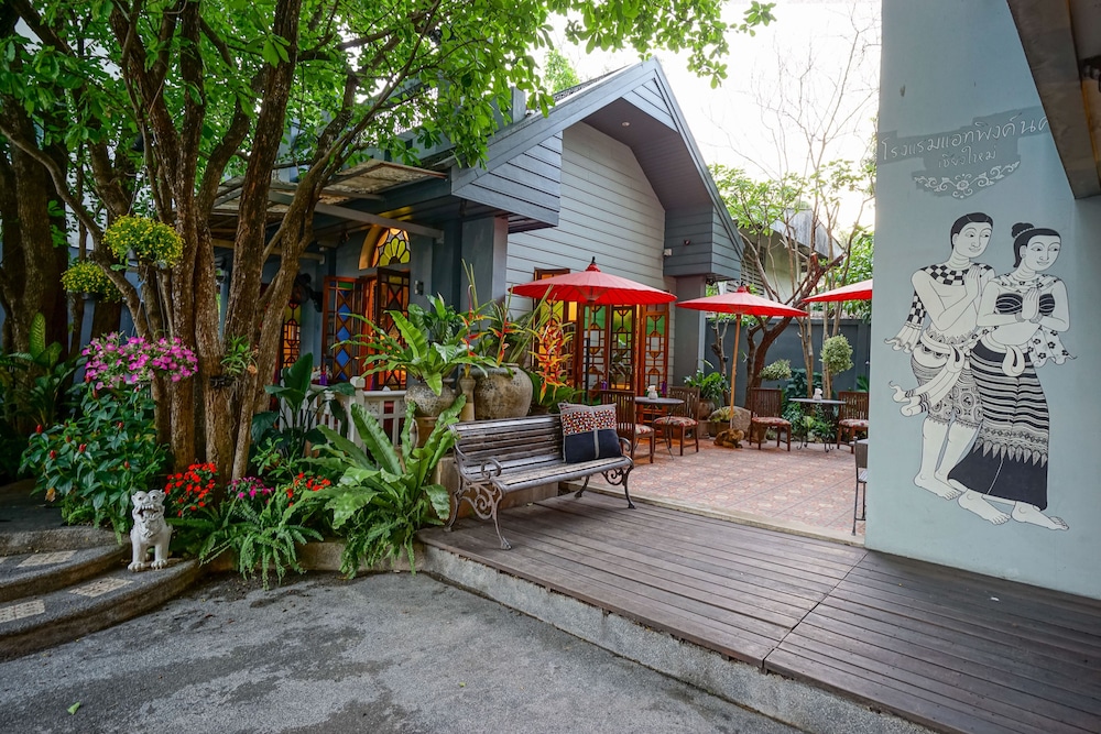 At Pingnakorn Nimman 64/75