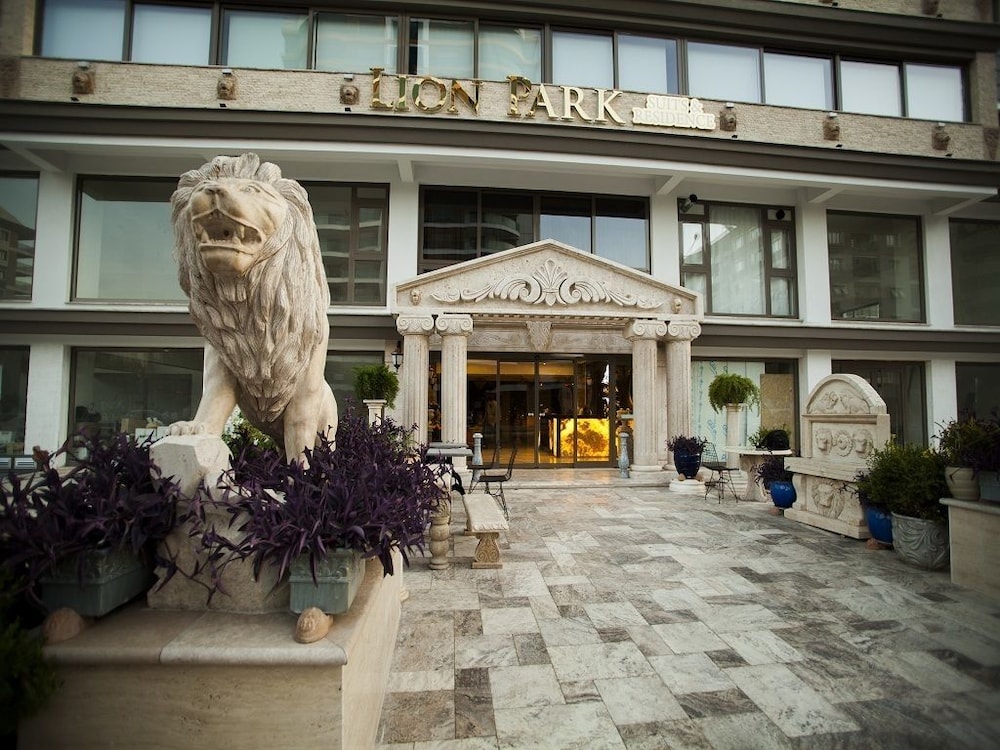 Lion Park Suits & Residence 6/40