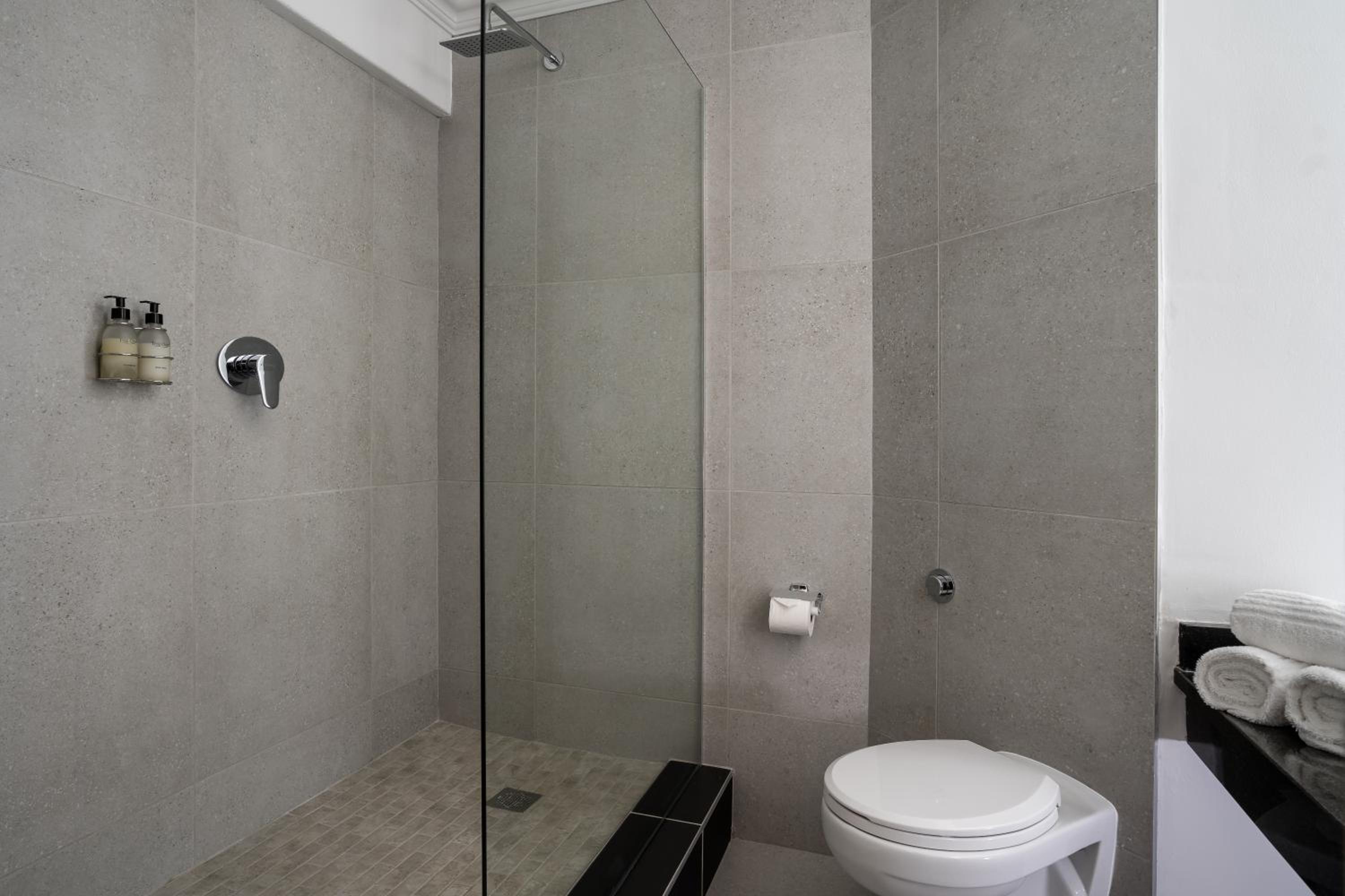 غرفة عائلية، The Oasis Hotel 6/9