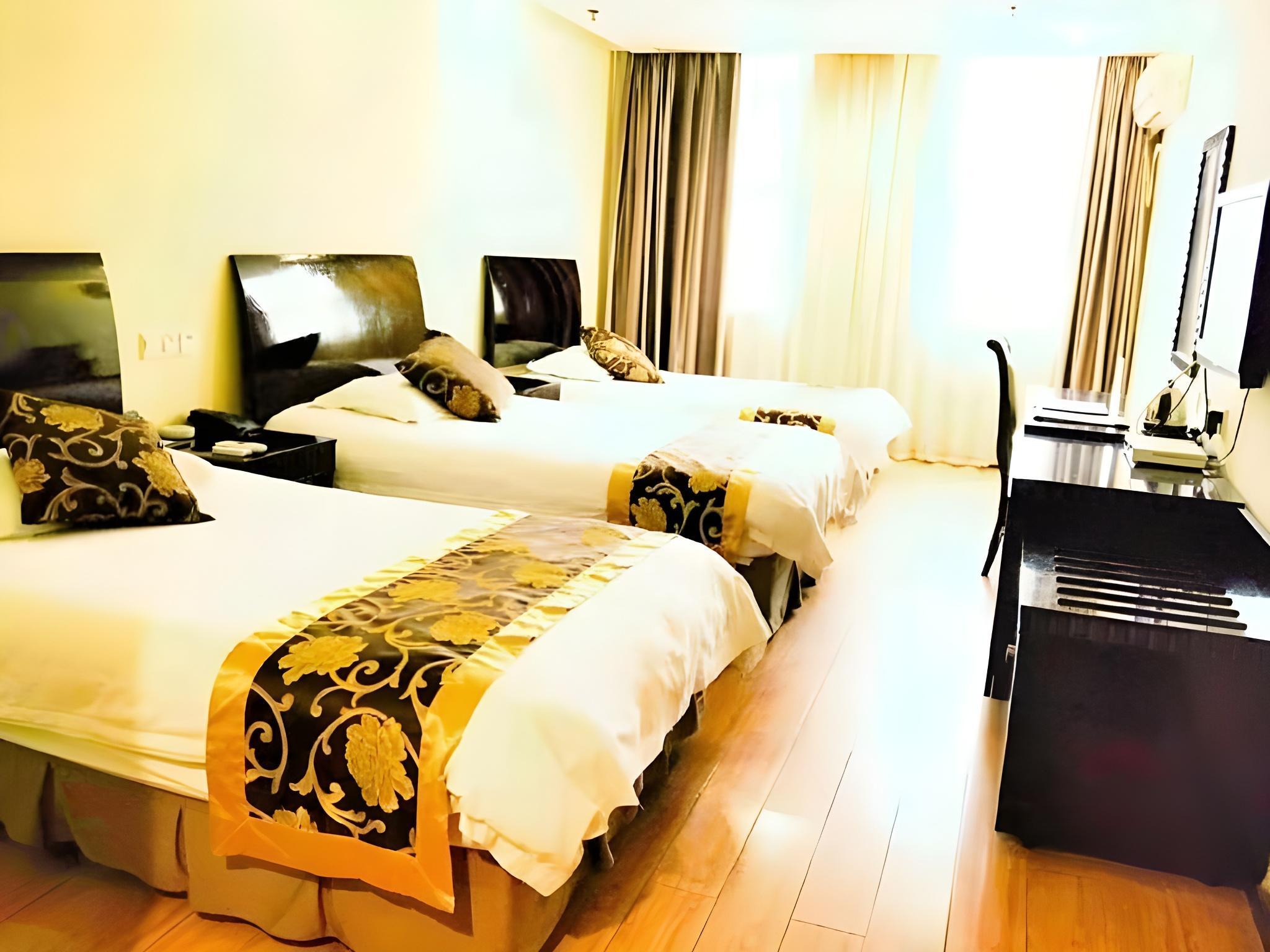 ROOM, TRIPLE