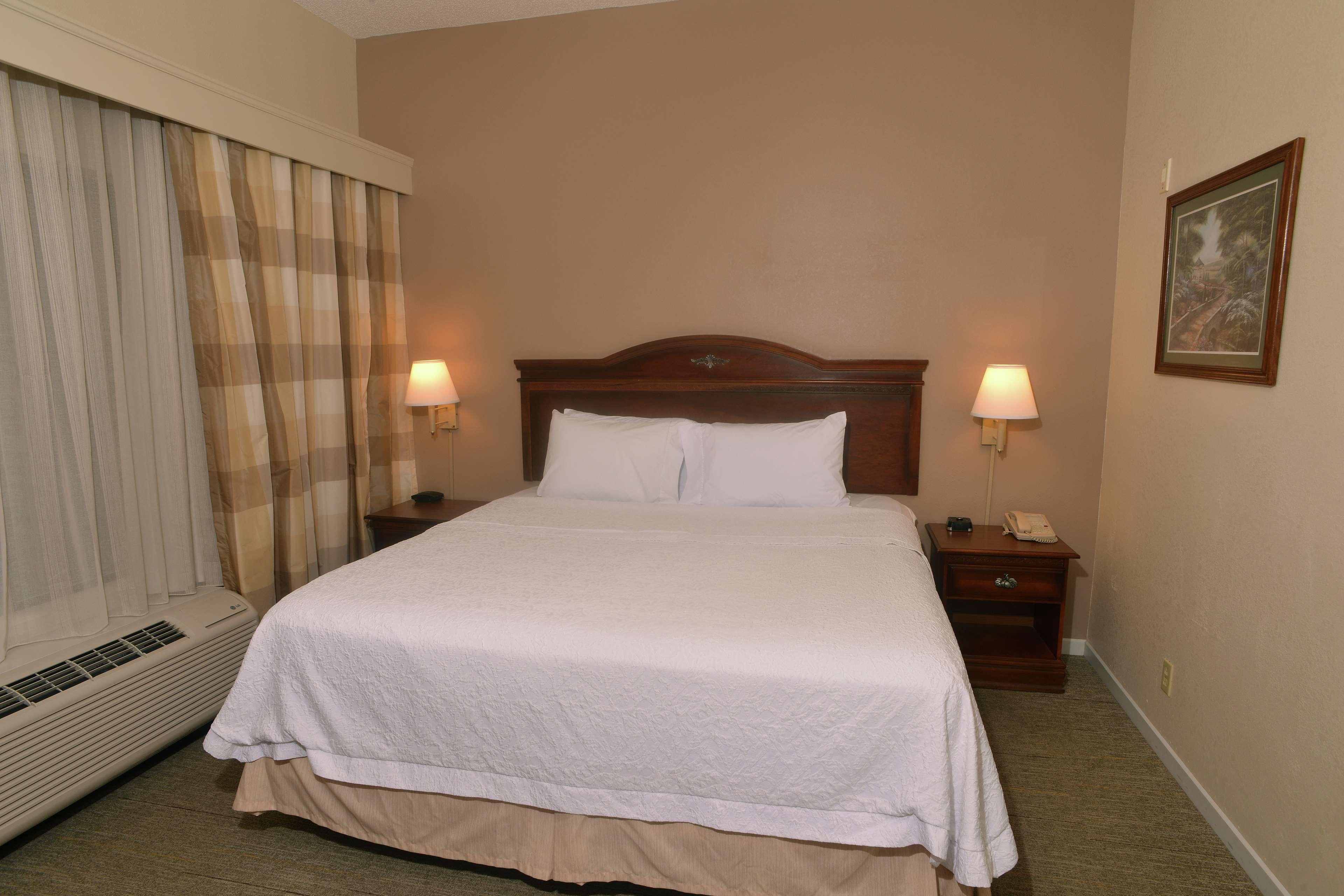 1 BEDROOM, SUITE, KING BED, KITCHENETTE